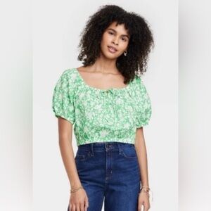 Universal Thread puff sleeve crop peasant top size Medium NWT